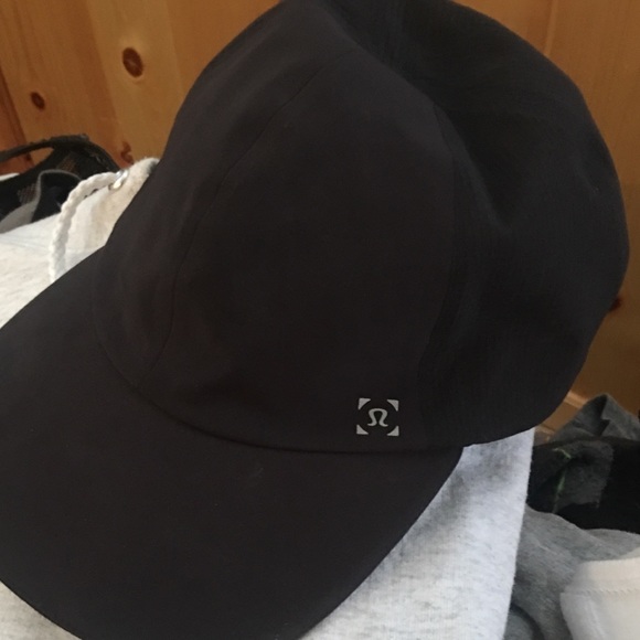 lululemon athletica Other - Black running hat